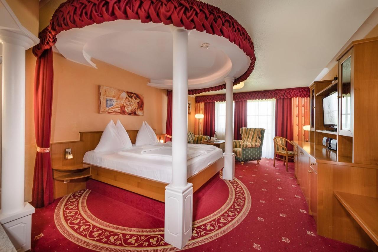 Hotel Winzer Wellness & Kuscheln Sankt Georgen im Attergau Exterior photo