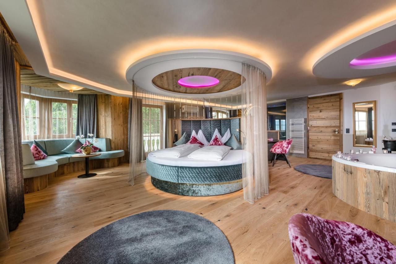 Hotel Winzer Wellness & Kuscheln Sankt Georgen im Attergau Exterior photo