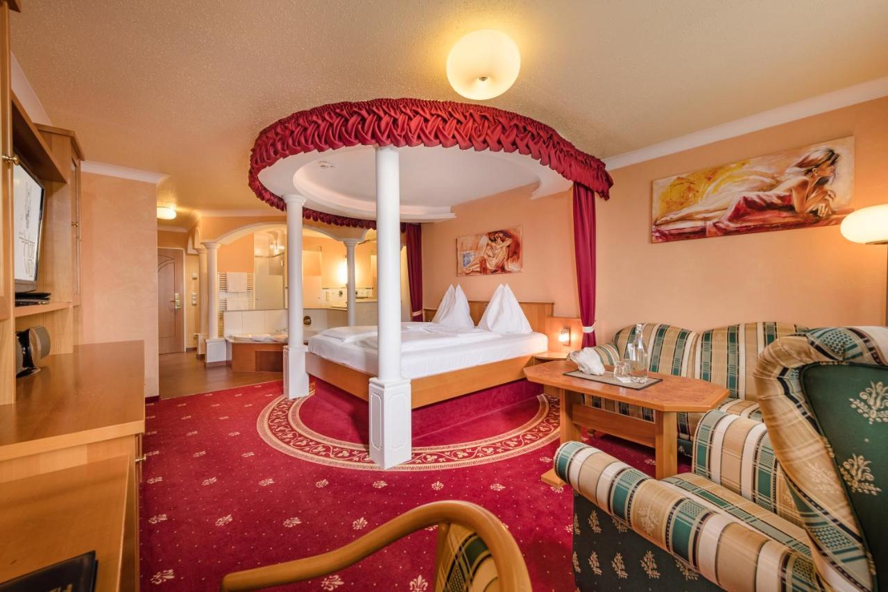Hotel Winzer Wellness & Kuscheln Sankt Georgen im Attergau Exterior photo
