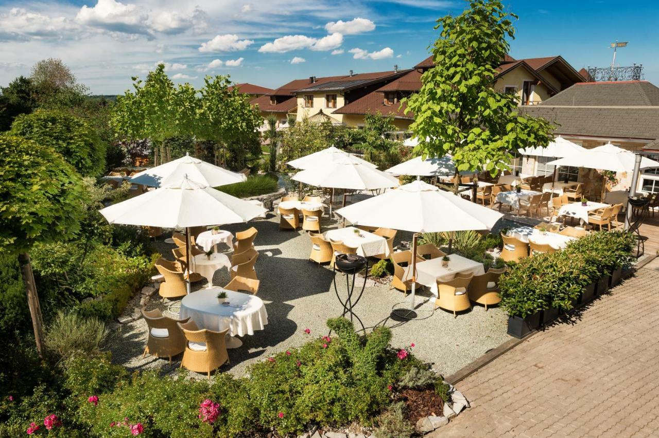 Hotel Winzer Wellness & Kuscheln Sankt Georgen im Attergau Exterior photo