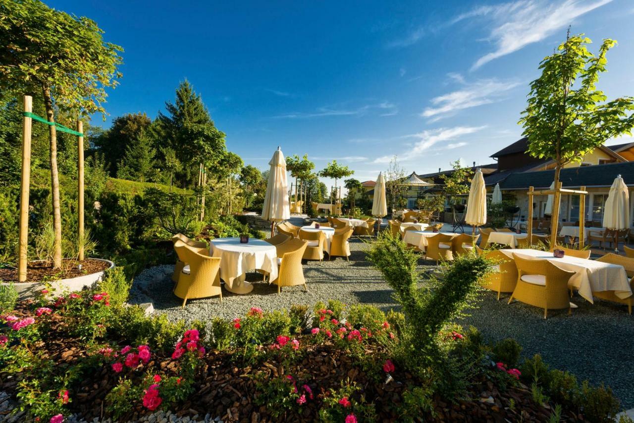 Hotel Winzer Wellness & Kuscheln Sankt Georgen im Attergau Exterior photo