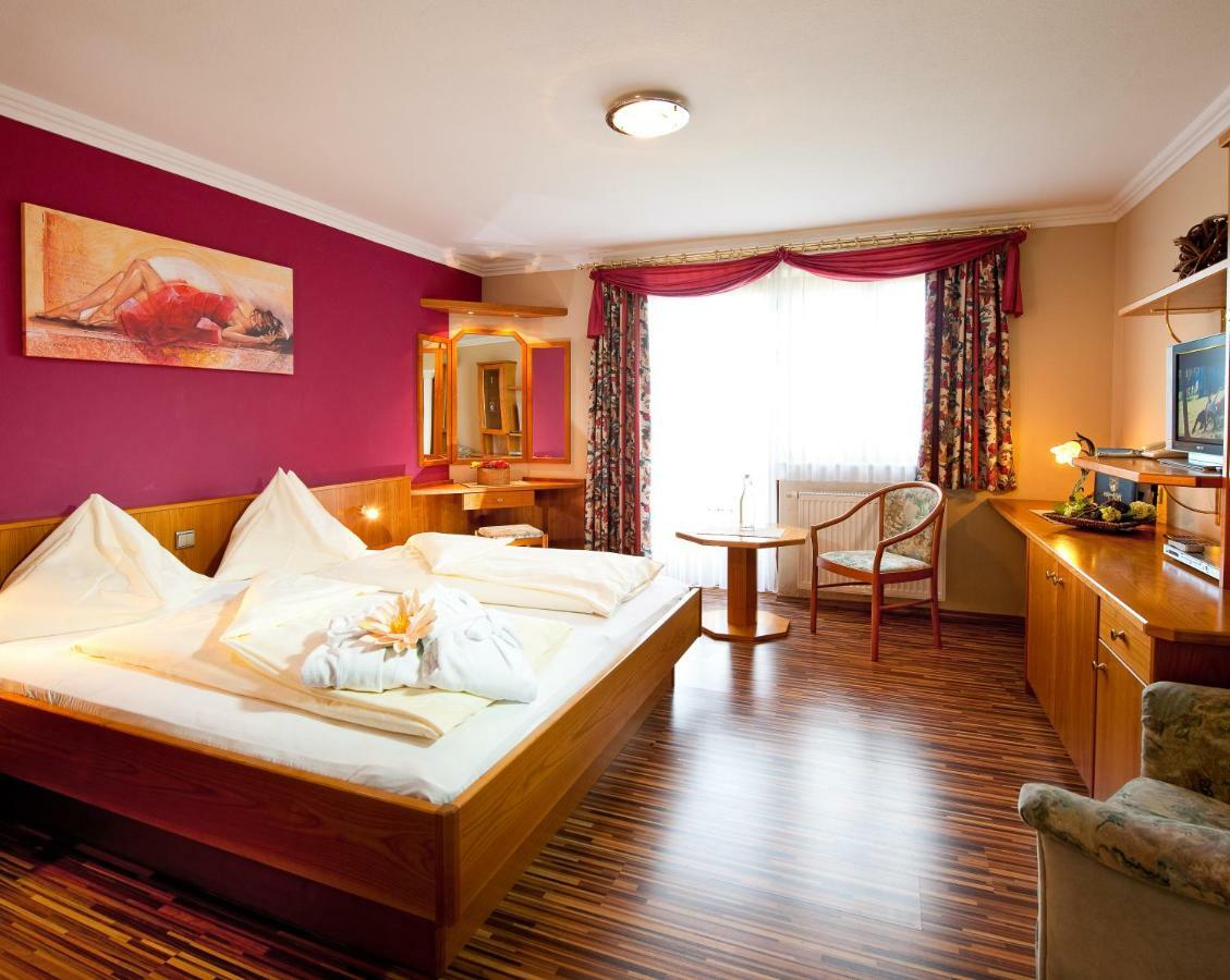 Hotel Winzer Wellness & Kuscheln Sankt Georgen im Attergau Exterior photo