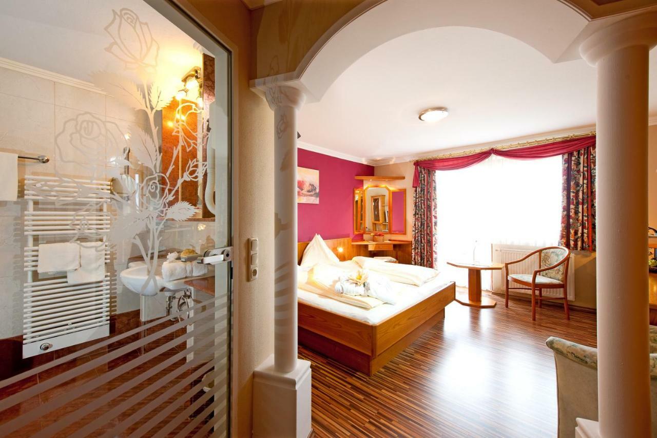 Hotel Winzer Wellness & Kuscheln Sankt Georgen im Attergau Exterior photo