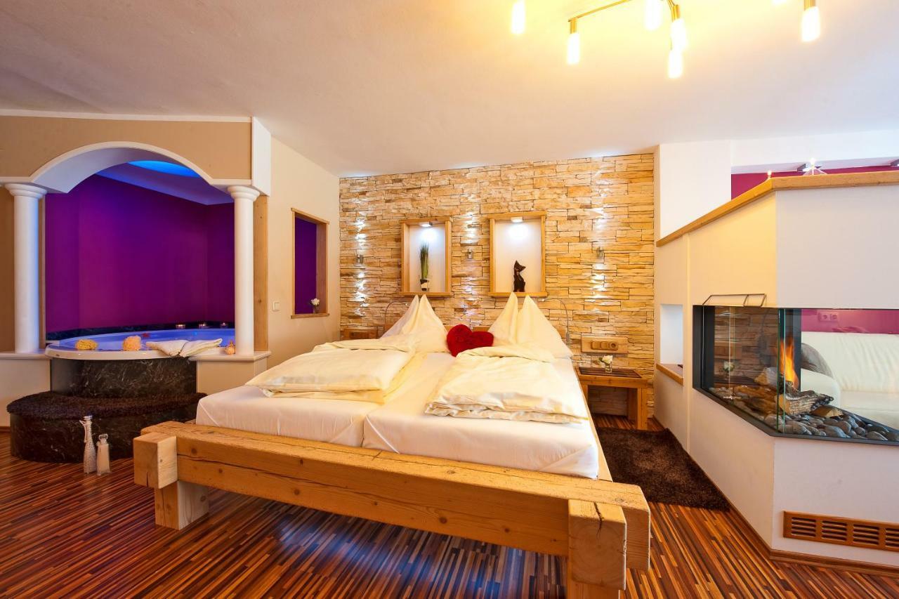 Hotel Winzer Wellness & Kuscheln Sankt Georgen im Attergau Exterior photo