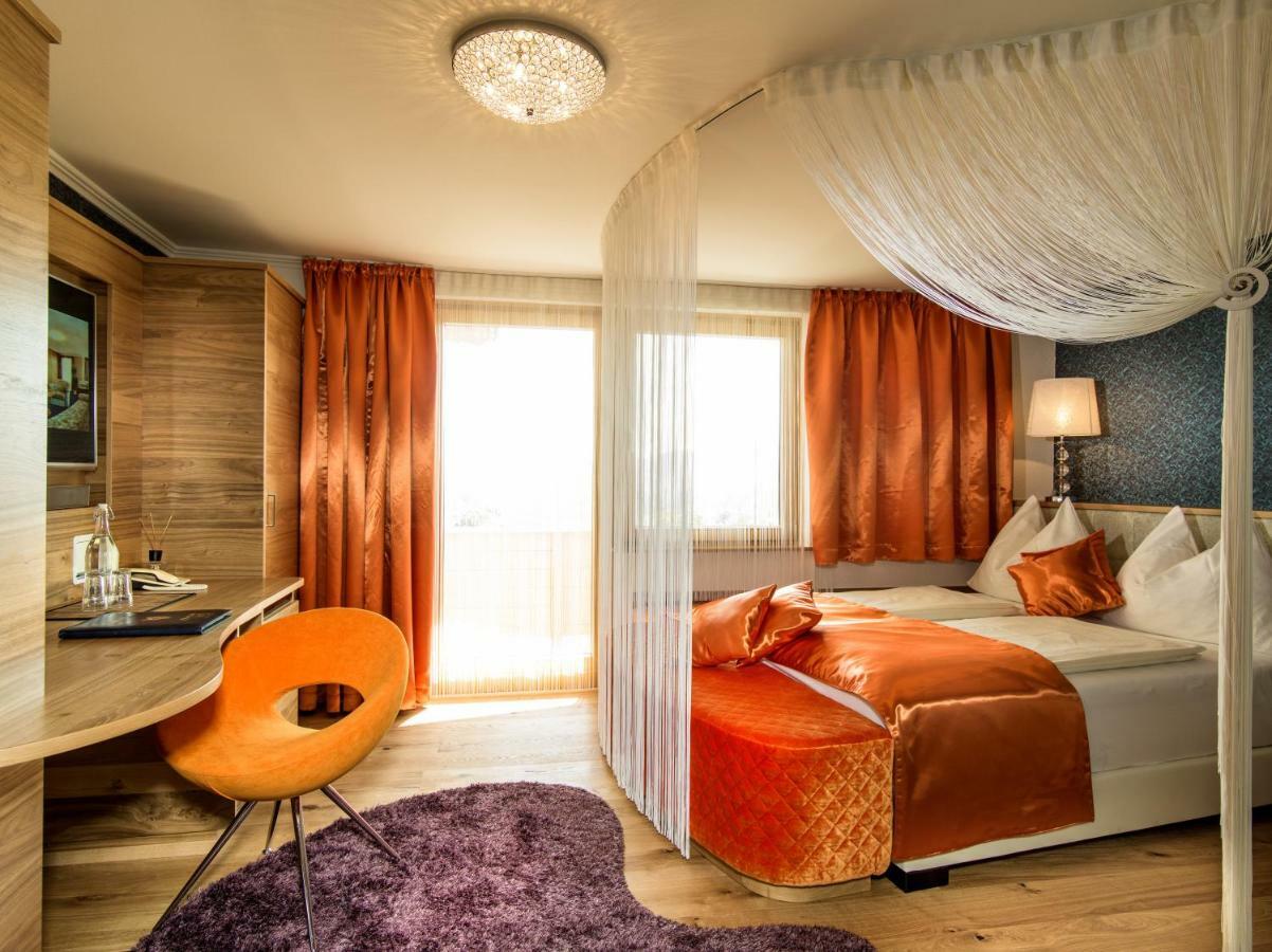 Hotel Winzer Wellness & Kuscheln Sankt Georgen im Attergau Exterior photo