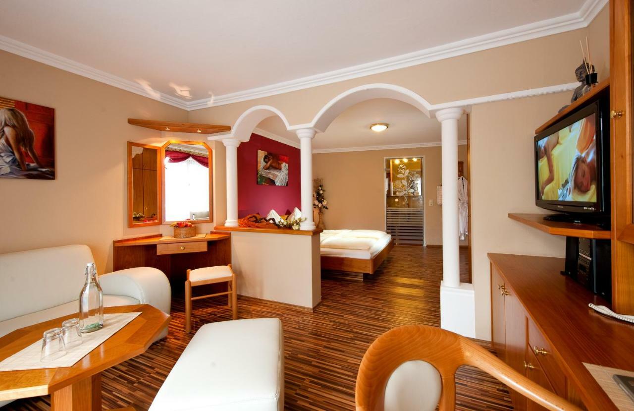 Hotel Winzer Wellness & Kuscheln Sankt Georgen im Attergau Exterior photo