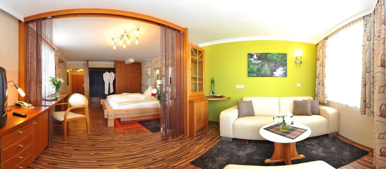 Hotel Winzer Wellness & Kuscheln Sankt Georgen im Attergau Exterior photo