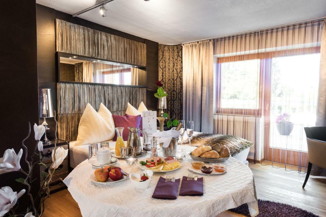 Hotel Winzer Wellness & Kuscheln Sankt Georgen im Attergau Exterior photo