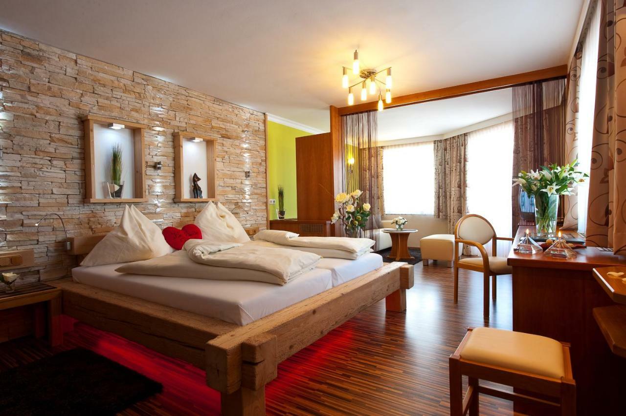 Hotel Winzer Wellness & Kuscheln Sankt Georgen im Attergau Exterior photo